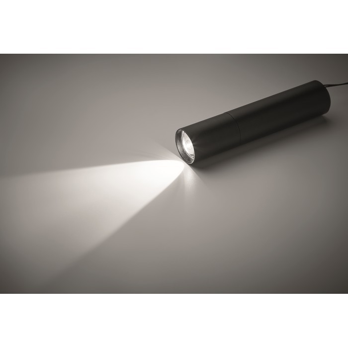 Linterna recargable con 3 ajustes de luz y función de acercar y alejar color negro vista fotografía septima vista