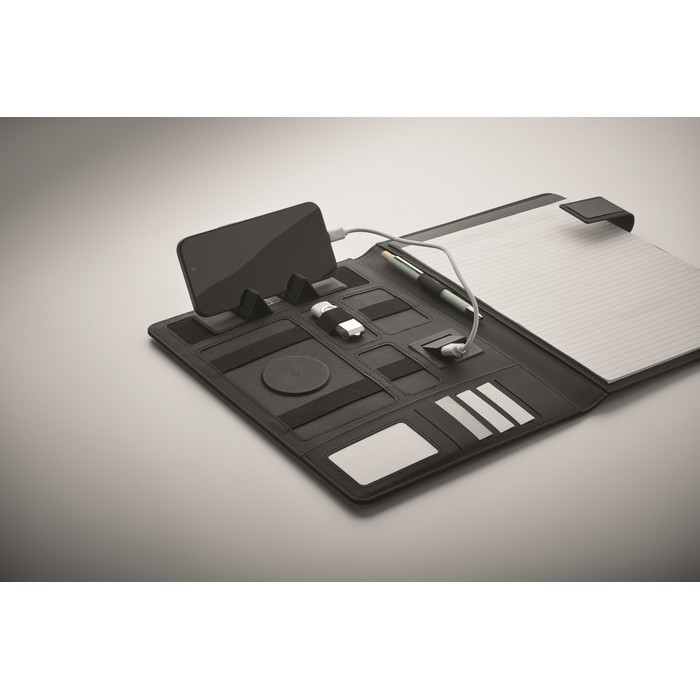 Portafolios de cuero con power bank y cargador inalámbrico A4 color negro vista fotografía quinta vista Portafolios de cuero con power bank y cargador inalámbrico A4 color negro vista fotografía quinta vista