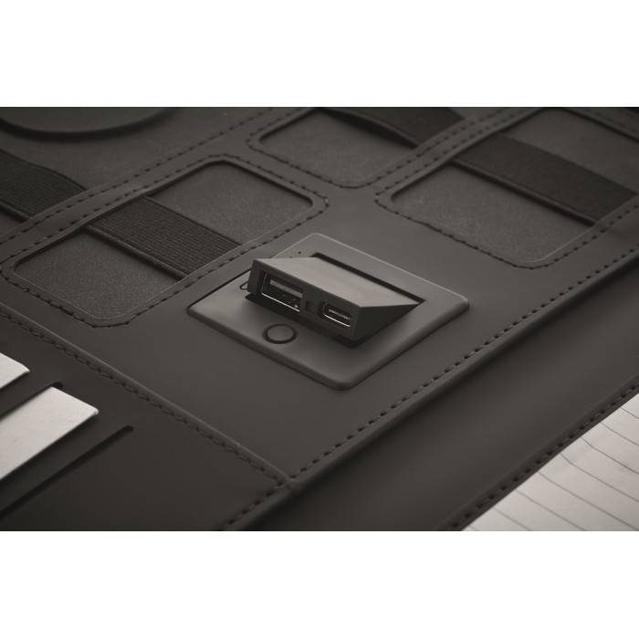 Portafolios de cuero con power bank y cargador inalámbrico A4 color negro vista fotografía septima vista Portafolios de cuero con power bank y cargador inalámbrico A4 color negro vista fotografía septima vista