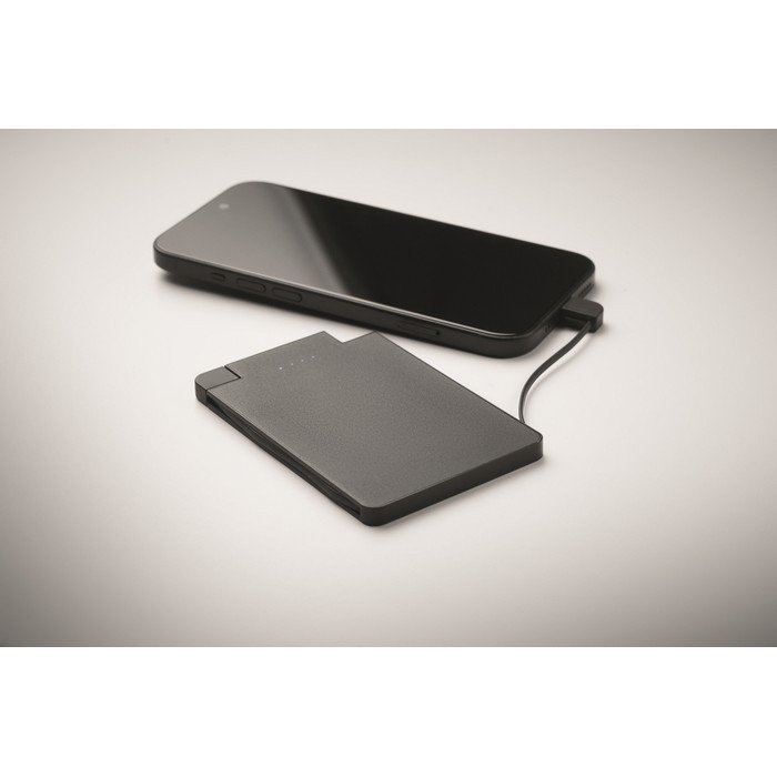 Powerbank magnética con cables incorporados en la misma 2.500 mAh color negro vista fotografía cuarta vista Powerbank magnética con cables incorporados en la misma 2.500 mAh color negro vista fotografía cuarta vista