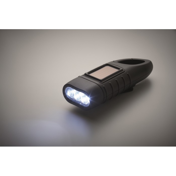 Linterna recargable por panel solar y por manivela dinamo color negro vista fotografía tercera vista