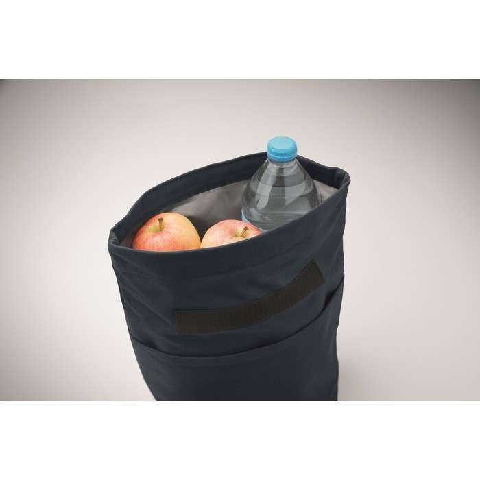 Bolsa nevera personal con cierre rolltop y asa de transporte color azul marino vista fotografía cuarta vista Bolsa nevera personal con cierre rolltop y asa de transporte color azul marino vista fotografía cuarta vista