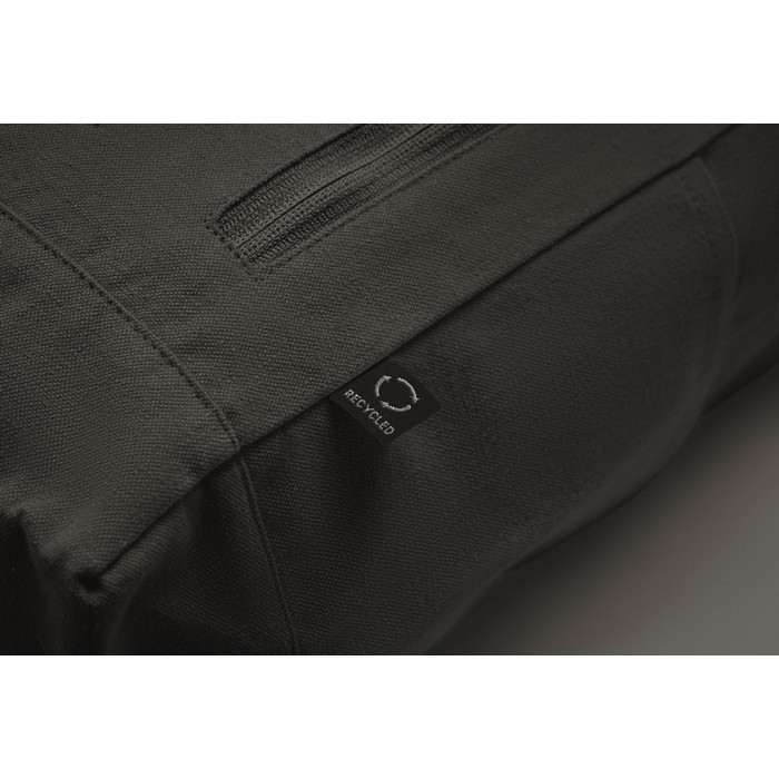 Mochila de cierre roll top de algodón reciclado con cremallera delante color negro vista fotografía quinta vista Mochila de cierre roll top de algodón reciclado con cremallera delante color negro vista fotografía quinta vista