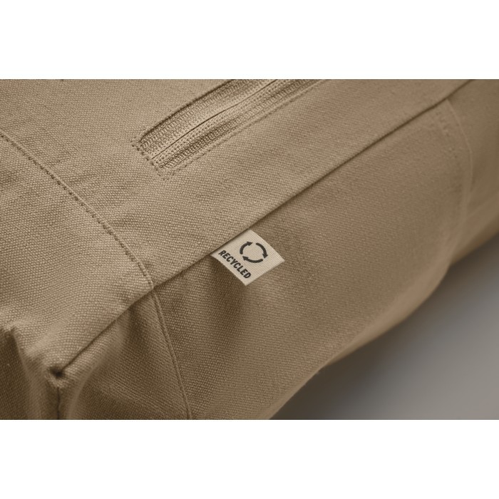 Mochila de cierre roll top de algodón reciclado con cremallera delante color caqui vista fotografía quinta vista Mochila de cierre roll top de algodón reciclado con cremallera delante color caqui vista fotografía quinta vista
