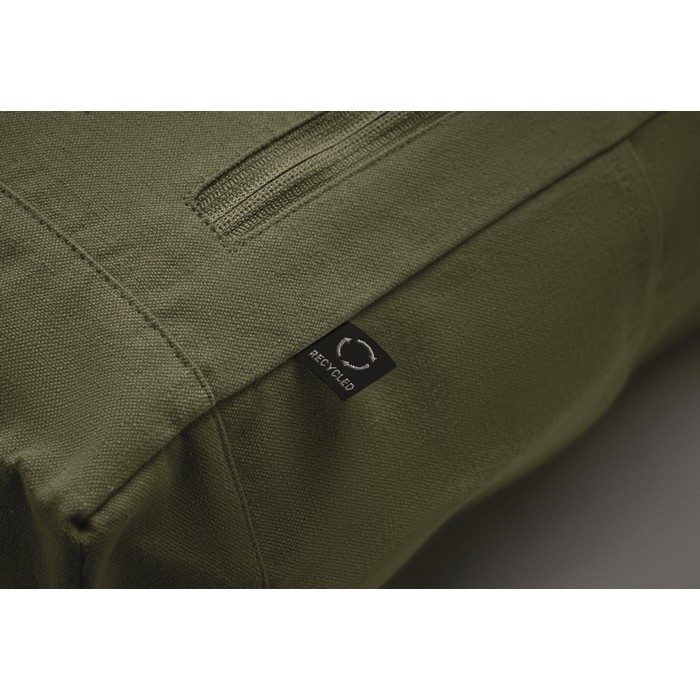 Mochila de cierre roll top de algodón reciclado con cremallera delante color verde militar vista fotografía quinta vista Mochila de cierre roll top de algodón reciclado con cremallera delante color verde militar vista fotografía quinta vista