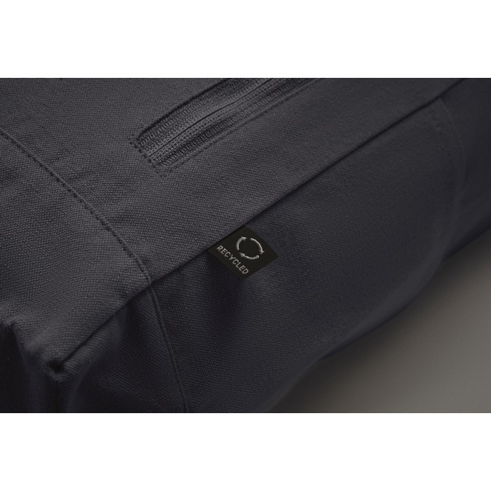 Mochila de cierre roll top de algodón reciclado con cremallera delante color azul marino vista fotografía quinta vista Mochila de cierre roll top de algodón reciclado con cremallera delante color azul marino vista fotografía quinta vista