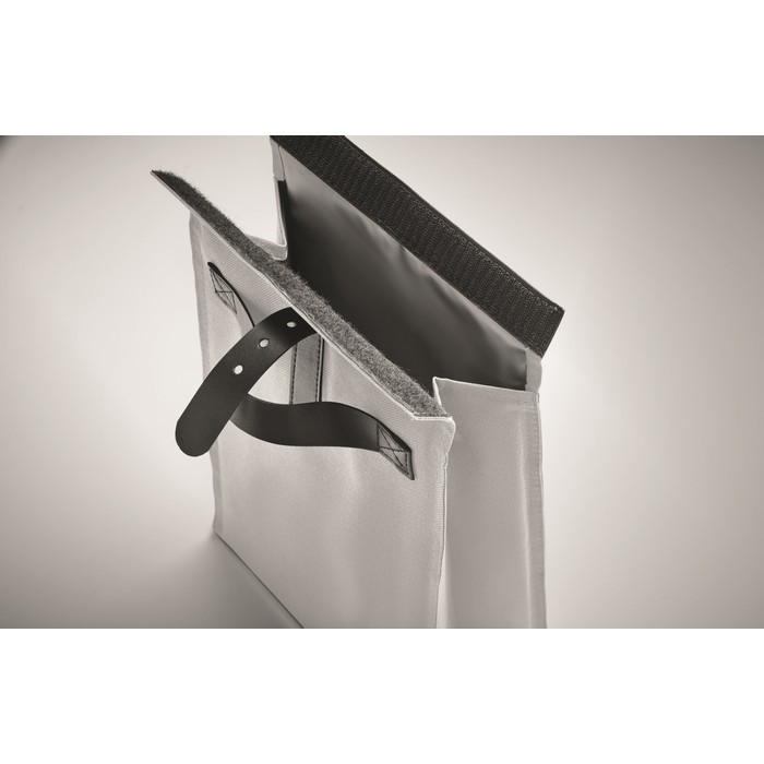 Bolsa nevera rolltop de poliéster con asa y cierre de cuero color blanco vista fotografía sexta vista Bolsa nevera rolltop de poliéster con asa y cierre de cuero color blanco vista fotografía sexta vista