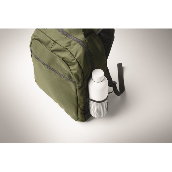 Mochila para portátil con bolsillos delante y a los lados 15'' color verde militar vista fotografía cuarta vista Mochila para portátil con bolsillos delante y a los lados 15'' color verde militar vista fotografía cuarta vista