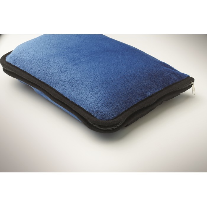 Manta o almohada para viajes con tira para trolley 220 g/m2 color azul vista fotografía cuarta vista Manta o almohada para viajes con tira para trolley 220 g/m2 color azul vista fotografía cuarta vista
