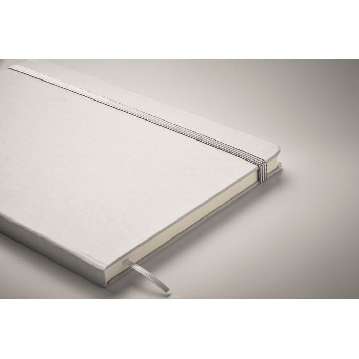 Libreta con banda elástica y marca páginas a color páginas a rayas A5 color plateado vista fotografía segunda vista