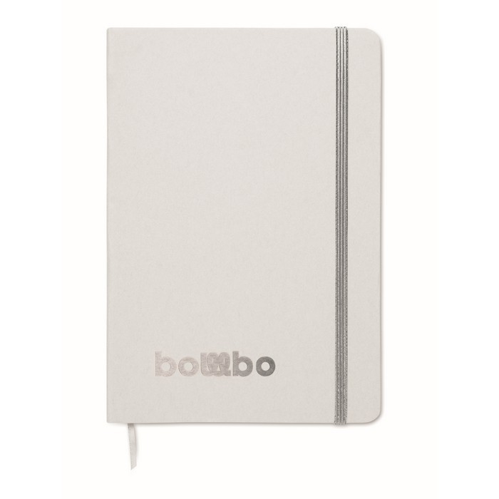 Libreta con banda elástica y marca páginas a color páginas a rayas A5 color plateado vista principal cuarta vista