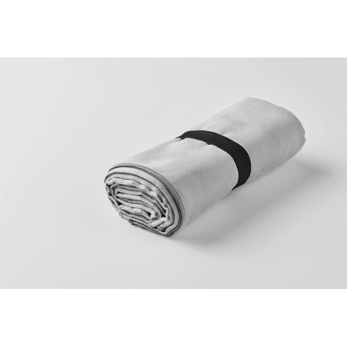 Toalla deportiva de microfibra con correa para cierre 200 g/m2 color gris vista fotografía cuarta vista Toalla deportiva de microfibra con correa para cierre 200 g/m2 color gris vista fotografía cuarta vista