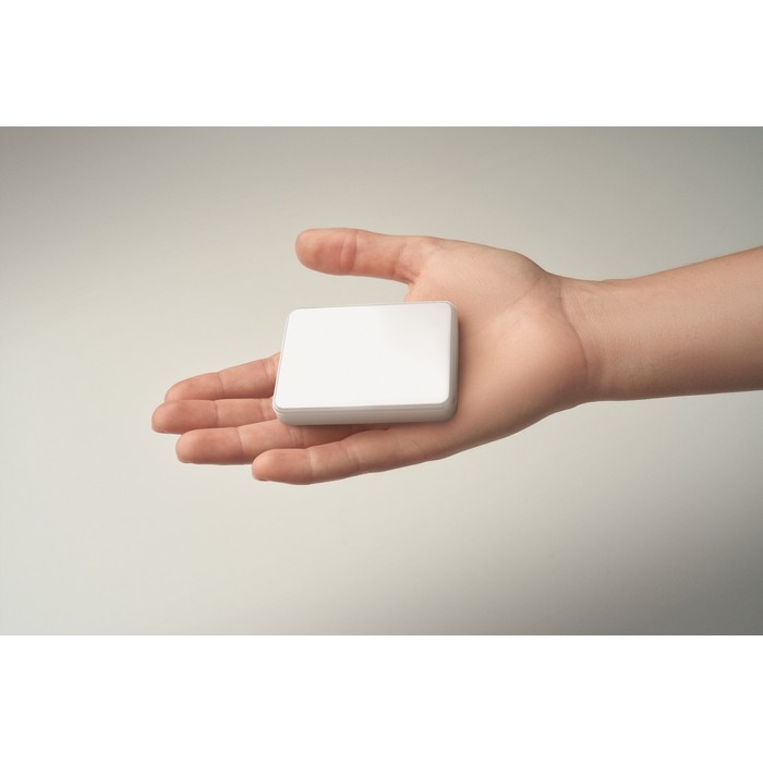 Batería externa de carga rápida compatible con portátiles 5.000 mAh color blanco vista fotografía octava vista Batería externa de carga rápida compatible con portátiles 5.000 mAh color blanco vista fotografía octava vista