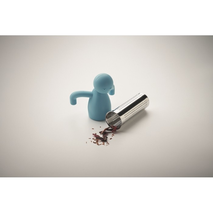 Infusor de té de acero inoxidable con forma de hombrecito en silicona color azul claro vista fotografía quinta vista