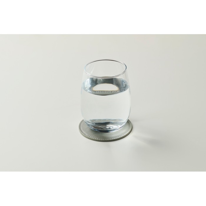 Posavasos redondo de cuero sintético para personalizar color gris oscuro vista fotografía cuarta vista Posavasos redondo de cuero sintético para personalizar color gris oscuro vista fotografía cuarta vista