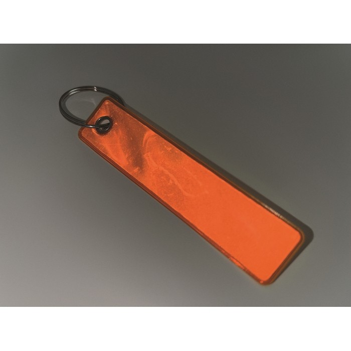Típico llavero ”Remove before flight” reflectante y personalizable color naranja fluorescente vista fotografía tercera vista Típico llavero ”Remove before flight” reflectante y personalizable color naranja fluorescente vista fotografía tercera vista