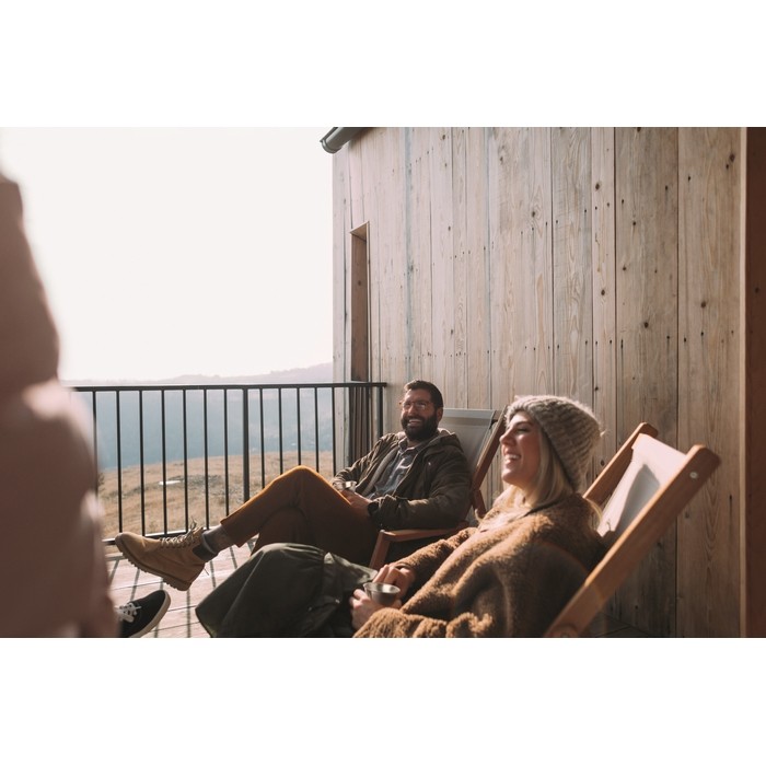 Petaca de acero inoxidable con 2 vasos de chupito 230ml y 20ml color negro segunda vista bodegón Petaca de acero inoxidable con 2 vasos de chupito 230ml y 20ml color negro segunda vista bodegón