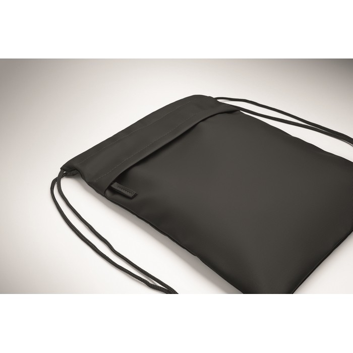 Mochila de cuerdas de RPET y PU con un bolsillo frontal color negro vista fotografía cuarta vista