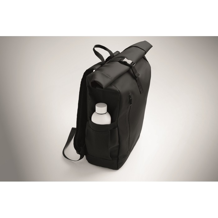 Mochila de cierre roll-top para portátil con correa para trolley 15'' color negro vista fotografía octava vista Mochila de cierre roll-top para portátil con correa para trolley 15'' color negro vista fotografía octava vista