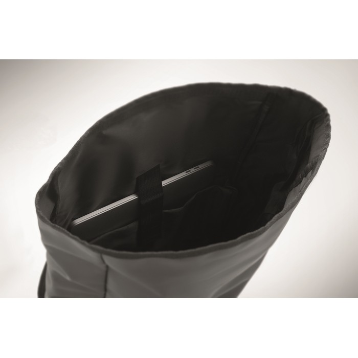 Mochila de cierre roll-top para portátil con correa para trolley 15'' color gris oscuro vista fotografía Mochila de cierre roll-top para portátil con correa para trolley 15'' color gris oscuro vista fotografía