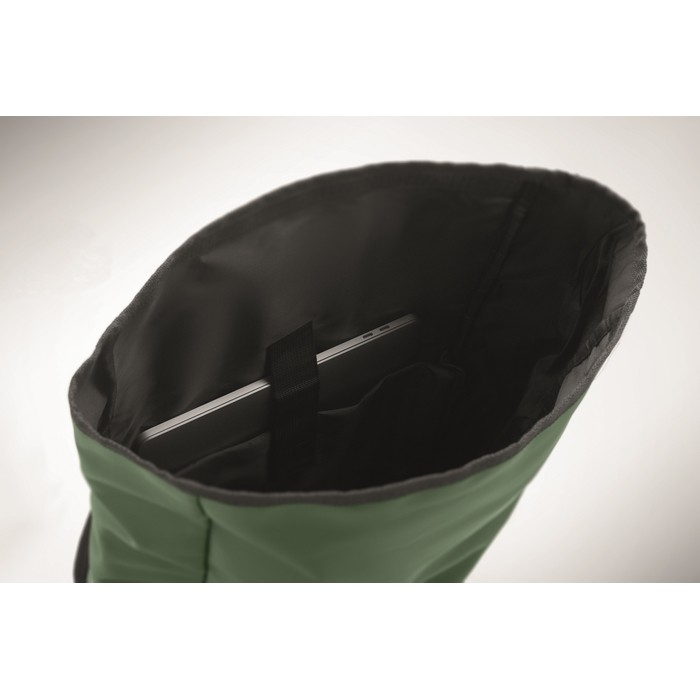 Mochila de cierre roll-top para portátil con correa para trolley 15'' color verde oscuro vista fotografía Mochila de cierre roll-top para portátil con correa para trolley 15'' color verde oscuro vista fotografía