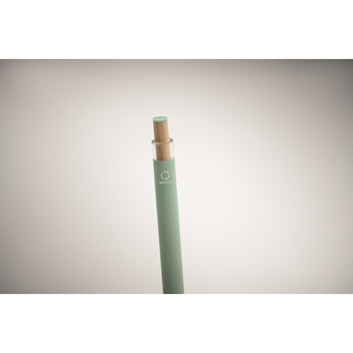 Bolígrafo de aluminio reciclado con pulsador de bambú tinta azul color verde menta vista fotografía tercera vista Bolígrafo de aluminio reciclado con pulsador de bambú tinta azul color verde menta vista fotografía tercera vista