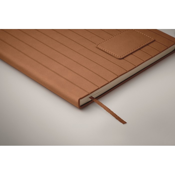 Libreta de tapa suave de cuero sintético ahumado A5 hojas a rayas color marrón vista fotografía cuarta vista Libreta de tapa suave de cuero sintético ahumado A5 hojas a rayas color marrón vista fotografía cuarta vista