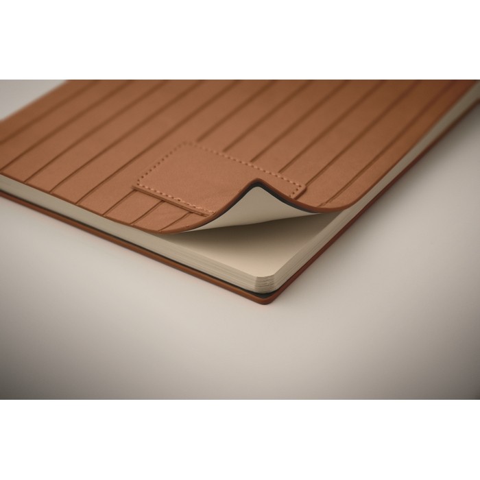 Libreta de tapa suave de cuero sintético ahumado A5 hojas a rayas color marrón vista fotografía quinta vista Libreta de tapa suave de cuero sintético ahumado A5 hojas a rayas color marrón vista fotografía quinta vista