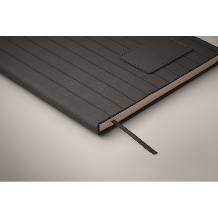 Libreta de tapa suave de cuero sintético ahumado A5 hojas a rayas color negro vista fotografía cuarta vista Libreta de tapa suave de cuero sintético ahumado A5 hojas a rayas color negro vista fotografía cuarta vista