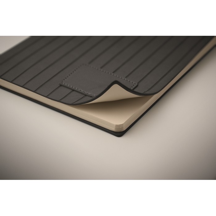 Libreta de tapa suave de cuero sintético ahumado A5 hojas a rayas color negro vista fotografía quinta vista Libreta de tapa suave de cuero sintético ahumado A5 hojas a rayas color negro vista fotografía quinta vista