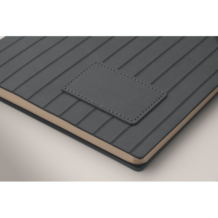 Libreta de tapa suave de cuero sintético ahumado A5 hojas a rayas color azul vista fotografía tercera vista Libreta de tapa suave de cuero sintético ahumado A5 hojas a rayas color azul vista fotografía tercera vista