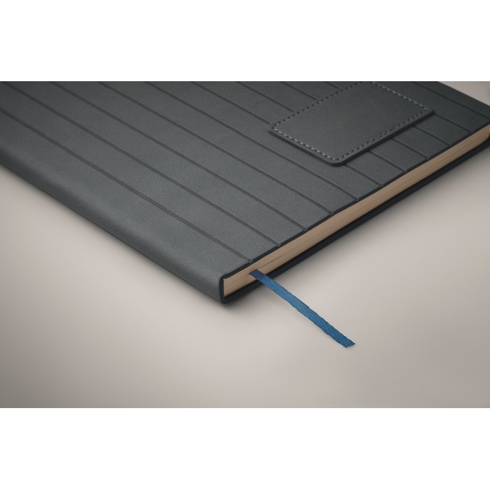 Libreta de tapa suave de cuero sintético ahumado A5 hojas a rayas color azul vista fotografía cuarta vista Libreta de tapa suave de cuero sintético ahumado A5 hojas a rayas color azul vista fotografía cuarta vista