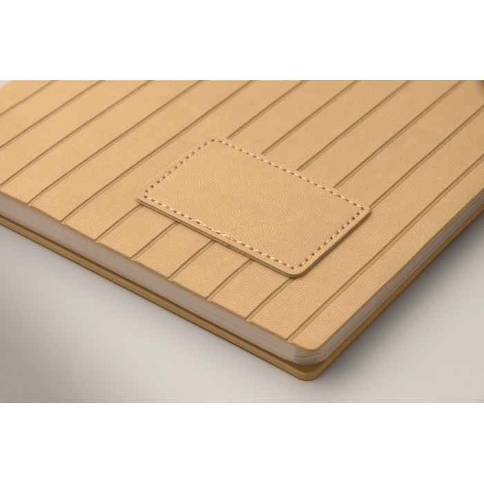 Libreta de tapa suave de cuero sintético ahumado A5 hojas a rayas color beige vista fotografía tercera vista Libreta de tapa suave de cuero sintético ahumado A5 hojas a rayas color beige vista fotografía tercera vista