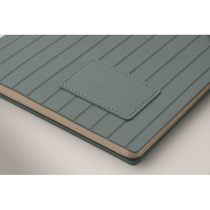 Libreta de tapa suave de cuero sintético ahumado A5 hojas a rayas color negro mate vista fotografía tercera vista Libreta de tapa suave de cuero sintético ahumado A5 hojas a rayas color negro mate vista fotografía tercera vista