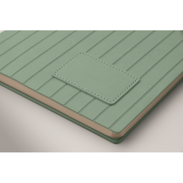 Libreta de tapa suave de cuero sintético ahumado A5 hojas a rayas color verde menta vista fotografía tercera vista Libreta de tapa suave de cuero sintético ahumado A5 hojas a rayas color verde menta vista fotografía tercera vista