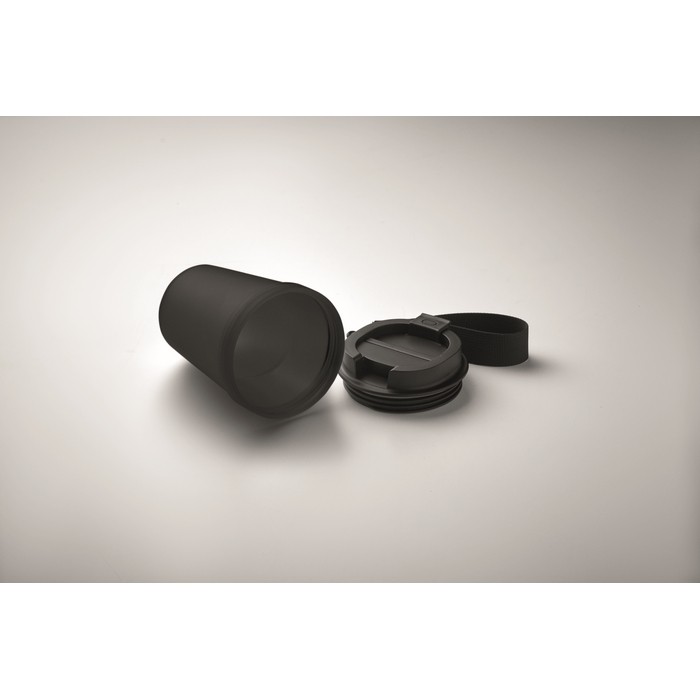 Vaso antifugas para llevar con correa de poliéster RPET 300ml color negro vista fotografía tercera vista Vaso antifugas para llevar con correa de poliéster RPET 300ml color negro vista fotografía tercera vista