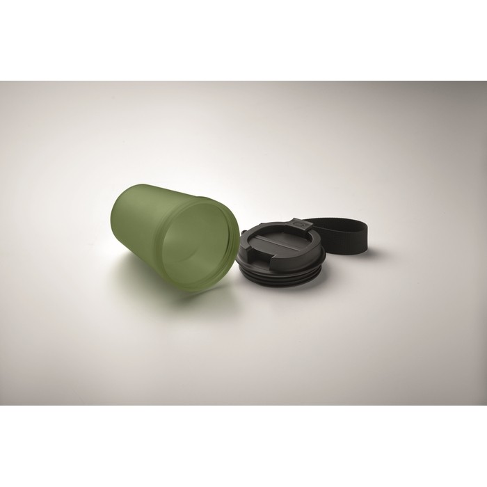 Vaso antifugas para llevar con correa de poliéster RPET 300ml color verde oscuro vista fotografía tercera vista Vaso antifugas para llevar con correa de poliéster RPET 300ml color verde oscuro vista fotografía tercera vista