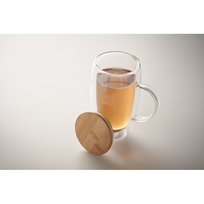 Taza larga de vidrio con asa transparente y tapa de madera 450ml color transparente vista fotografía quinta vista Taza larga de vidrio con asa transparente y tapa de madera 450ml color transparente vista fotografía quinta vista