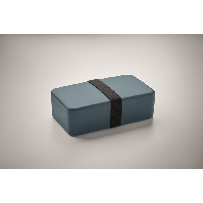 Fiambrera de plástico con banda elástica de cierre 750ml color negro mate vista fotografía tercera vista Fiambrera de plástico con banda elástica de cierre 750ml color negro mate vista fotografía tercera vista