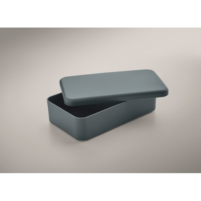 Fiambrera de plástico con banda elástica de cierre 750ml color negro mate vista fotografía Fiambrera de plástico con banda elástica de cierre 750ml color negro mate vista fotografía