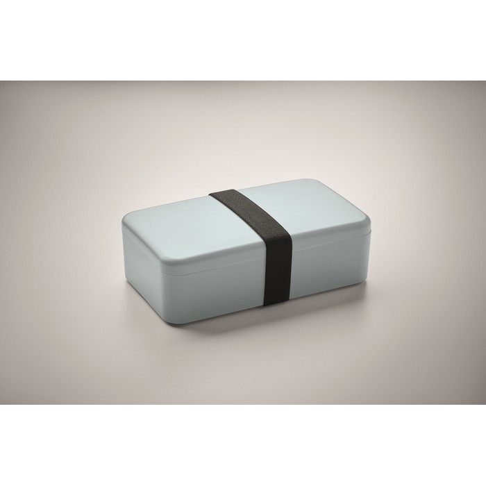 Fiambrera de plástico con banda elástica de cierre 750ml color azul claro vista fotografía tercera vista Fiambrera de plástico con banda elástica de cierre 750ml color azul claro vista fotografía tercera vista