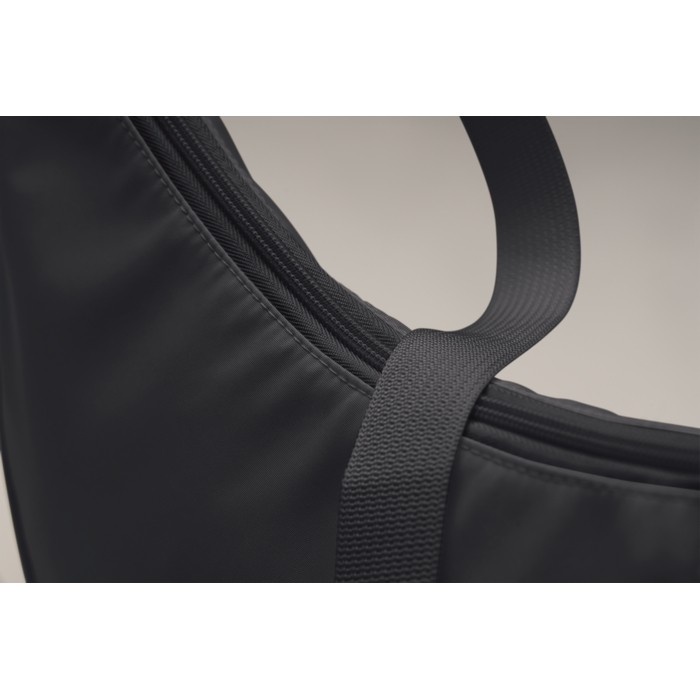 Bolsa bandolera cruzada de RPET con un bolsillo principal color azul vista fotografía sexta vista Bolsa bandolera cruzada de RPET con un bolsillo principal color azul vista fotografía sexta vista