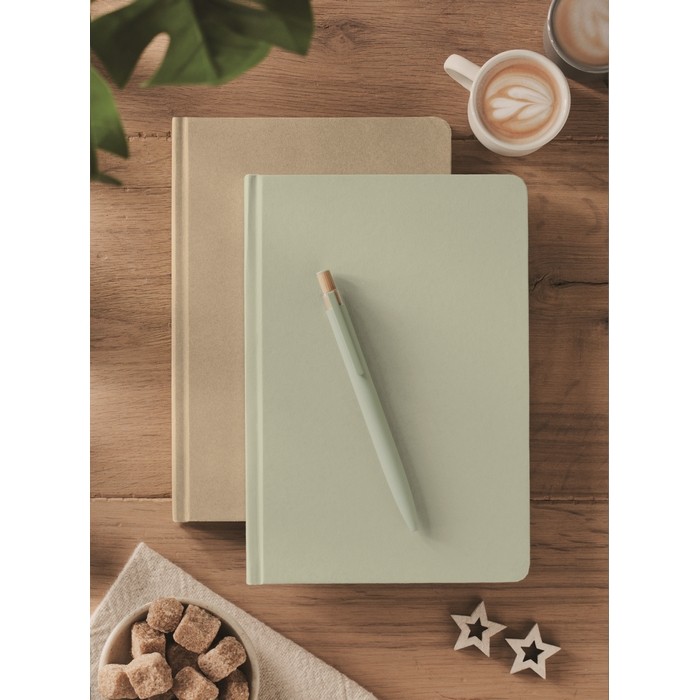 Libreta hecha de caña de azúcar de tapa dura A5 papel a rayas color verde menta segunda vista bodegón principal Libreta hecha de caña de azúcar de tapa dura A5 papel a rayas color verde menta segunda vista bodegón principal