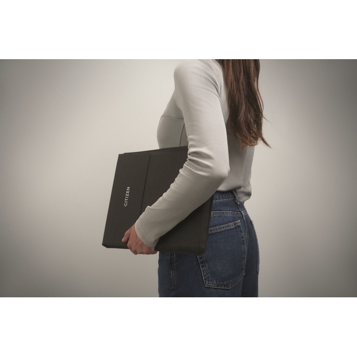 Funda para portátil multiusos con soporte y alfombrilla de ratón 16'' color negro vista principal