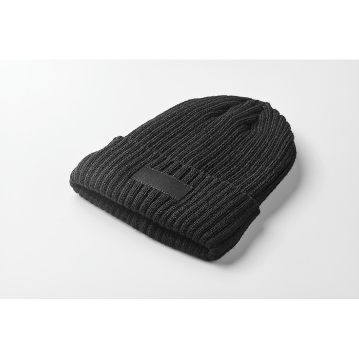 Gorro de punto unisex en varios colores con parche para personalizar color negro vista fotografía tercera vista
