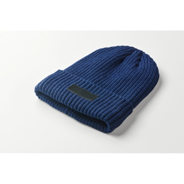 Gorro de punto unisex en varios colores con parche para personalizar color azul vista fotografía tercera vista
