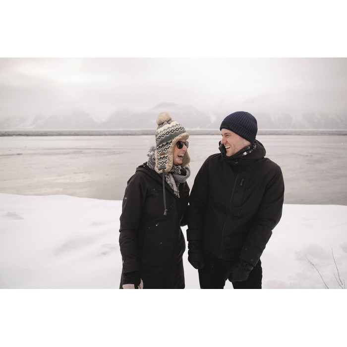 Gorro de punto unisex en varios colores con parche para personalizar color azul vista bodegón