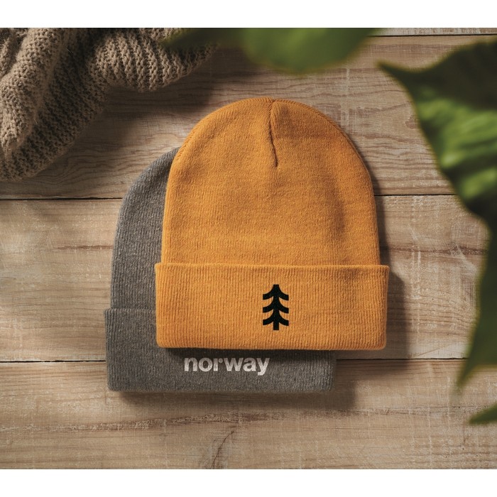 Clásico gorro de poliéster con dobladillo en talla única color amarillo vista bodegón principal Clásico gorro de poliéster con dobladillo en talla única color amarillo vista bodegón principal