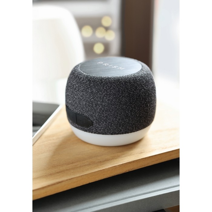 Pequeño altavoz inalámbrico de RPET y detalle de bambú negro color negro segunda vista bodegón Pequeño altavoz inalámbrico de RPET y detalle de bambú negro color negro segunda vista bodegón