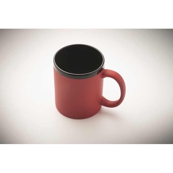 Taza de cerámica con revestimiento de tacto suave de colores 300ml color rojo vista fotografía cuarta vista Taza de cerámica con revestimiento de tacto suave de colores 300ml color rojo vista fotografía cuarta vista